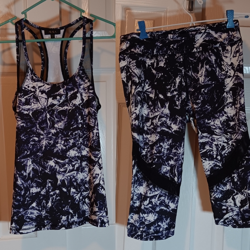 Alala Workout Capri and Top Matching Set in Blue Marble and Mesh - M